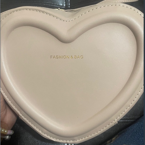 Affordable_Fashion_Jewelry Heart Fashion Purses Is Kid Friendly As Well. - Picture 1 of 2